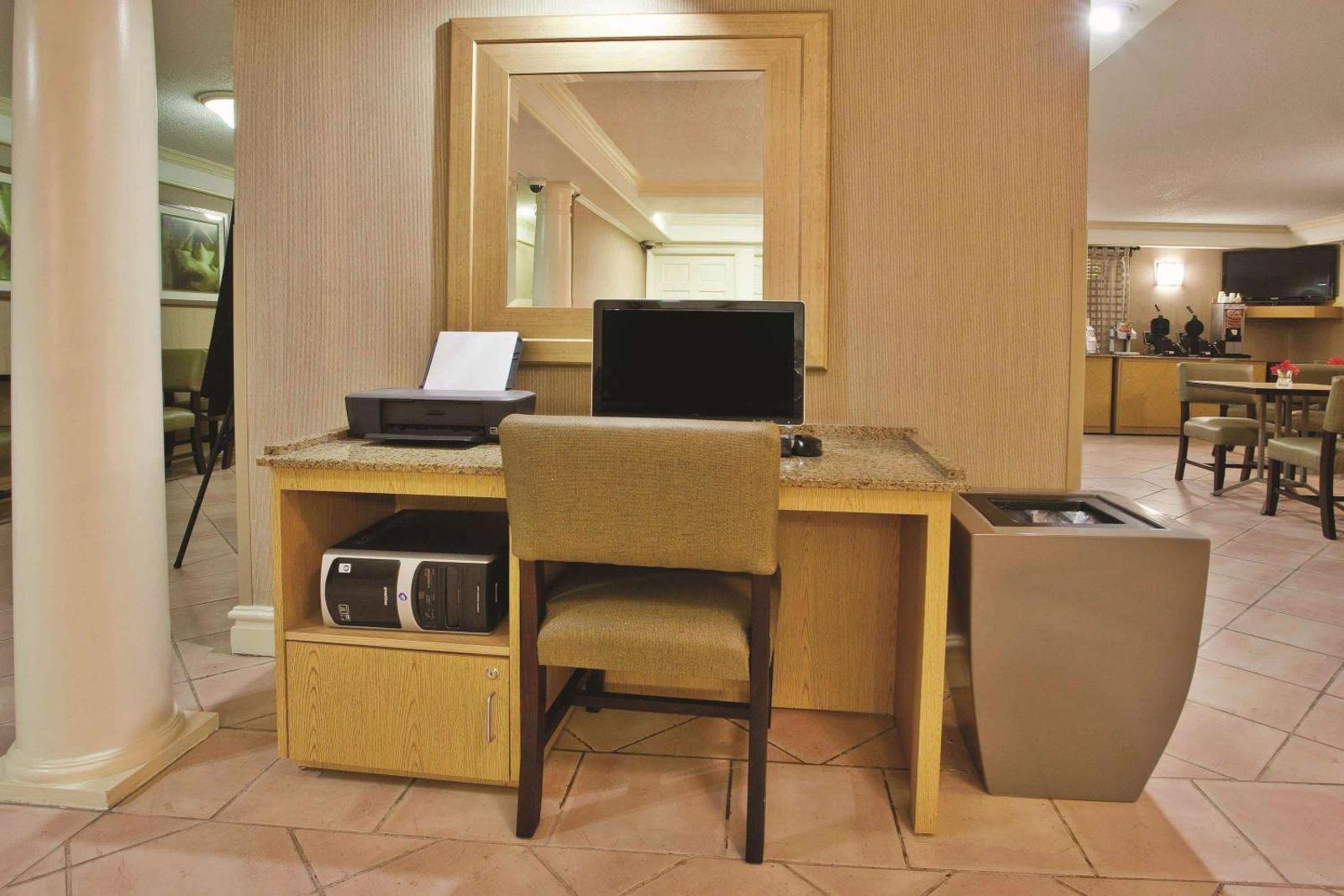 La Quinta Inn & Suites by Wyndham Savannah Midtown