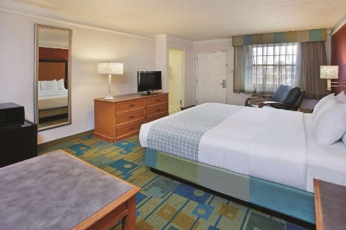 La Quinta Inn & Suites by Wyndham Savannah Midtown image 10