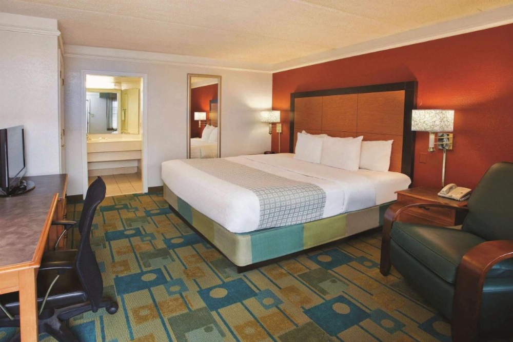La Quinta Inn & Suites by Wyndham Savannah Midtown Image 12