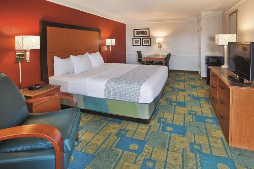 La Quinta Inn & Suites by Wyndham Savannah Midtown image 13