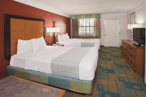 La Quinta Inn & Suites by Wyndham Savannah Midtown image 14