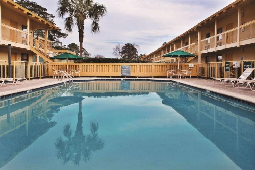 La Quinta Inn & Suites by Wyndham Savannah Midtown image 15