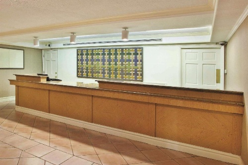 La Quinta Inn & Suites by Wyndham Savannah Midtown image 16