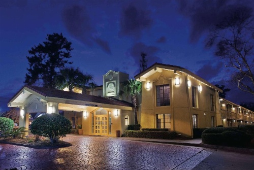 La Quinta Inn & Suites by Wyndham Savannah Midtown image 18