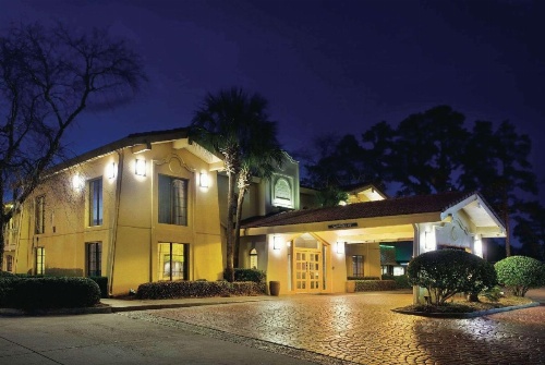 La Quinta Inn & Suites by Wyndham Savannah Midtown image 19