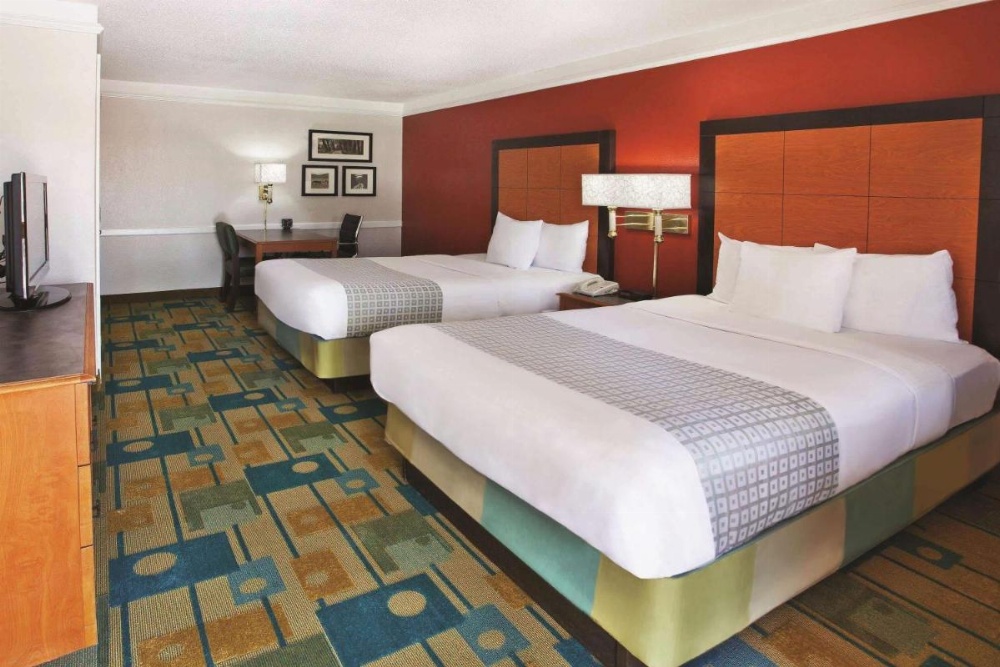 La Quinta Inn & Suites by Wyndham Savannah Midtown Image 25